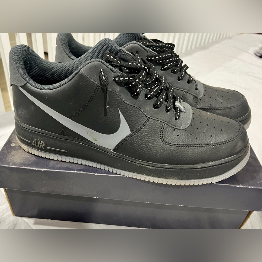 Men’s Nike Air Force 1 ‘07 LV8 3’.